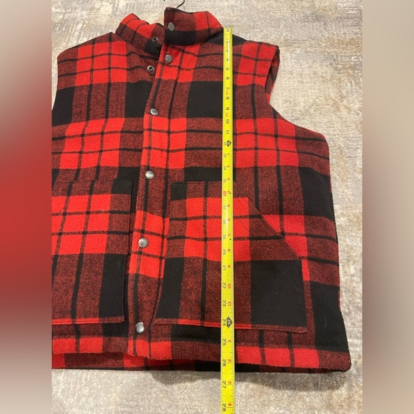 Old Navy Wool Blend Puffer Tartan Vest Men's XL Red Plaid Outdoors Lumberjack - Picture 8 of 9
